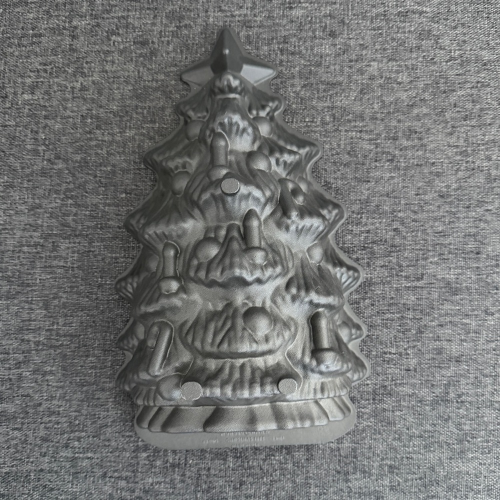 Nordic Ware 3D Mold Christmas Tree Cake Bread Pan Cast Aluminum Bakeware Holiday